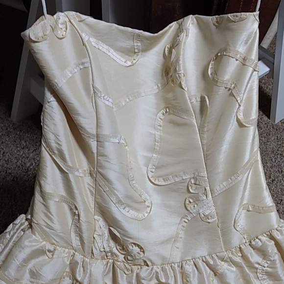 Gorgeous wedding dress - Picture 3 of 4